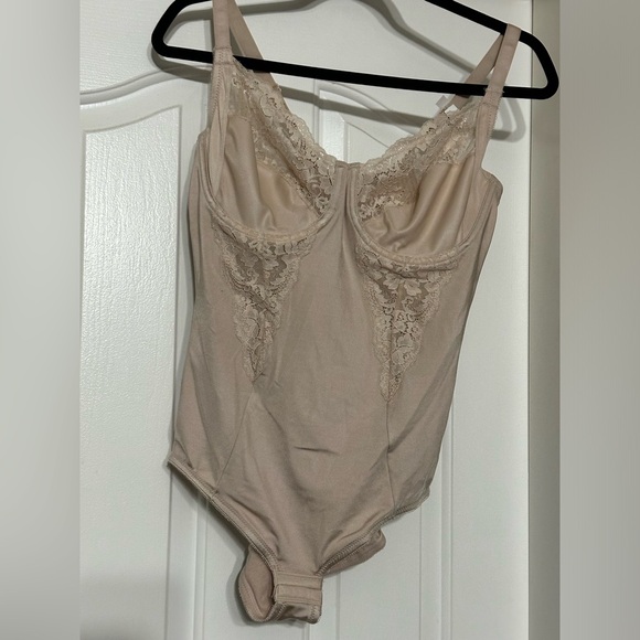Brand new Maidenform lace body suit - Picture 1 of 5